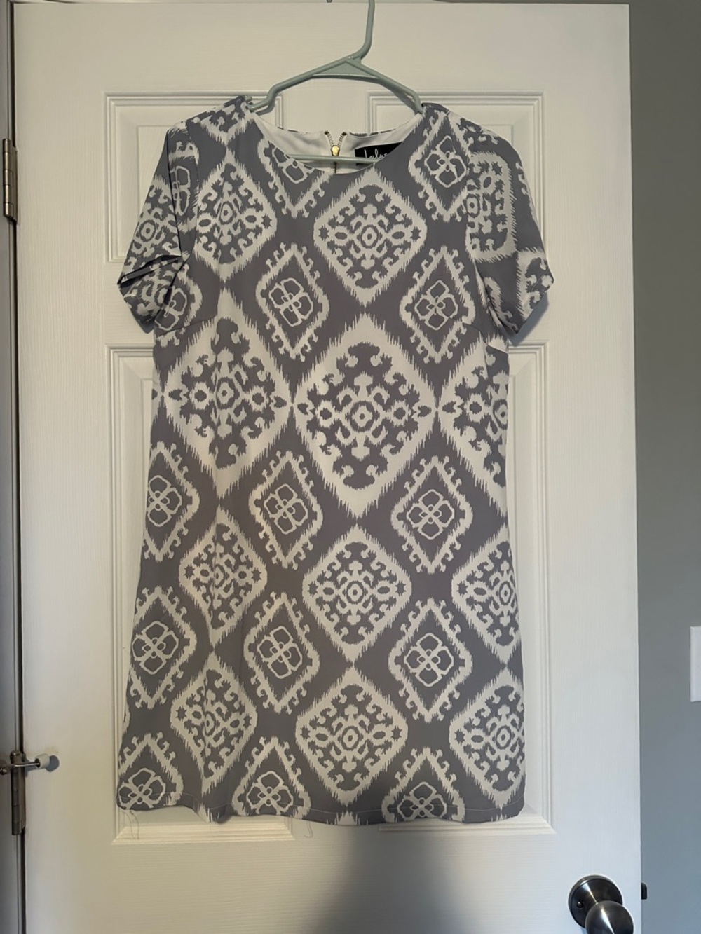 Lulu's Gray and White Diamond Ikat Shift Dress